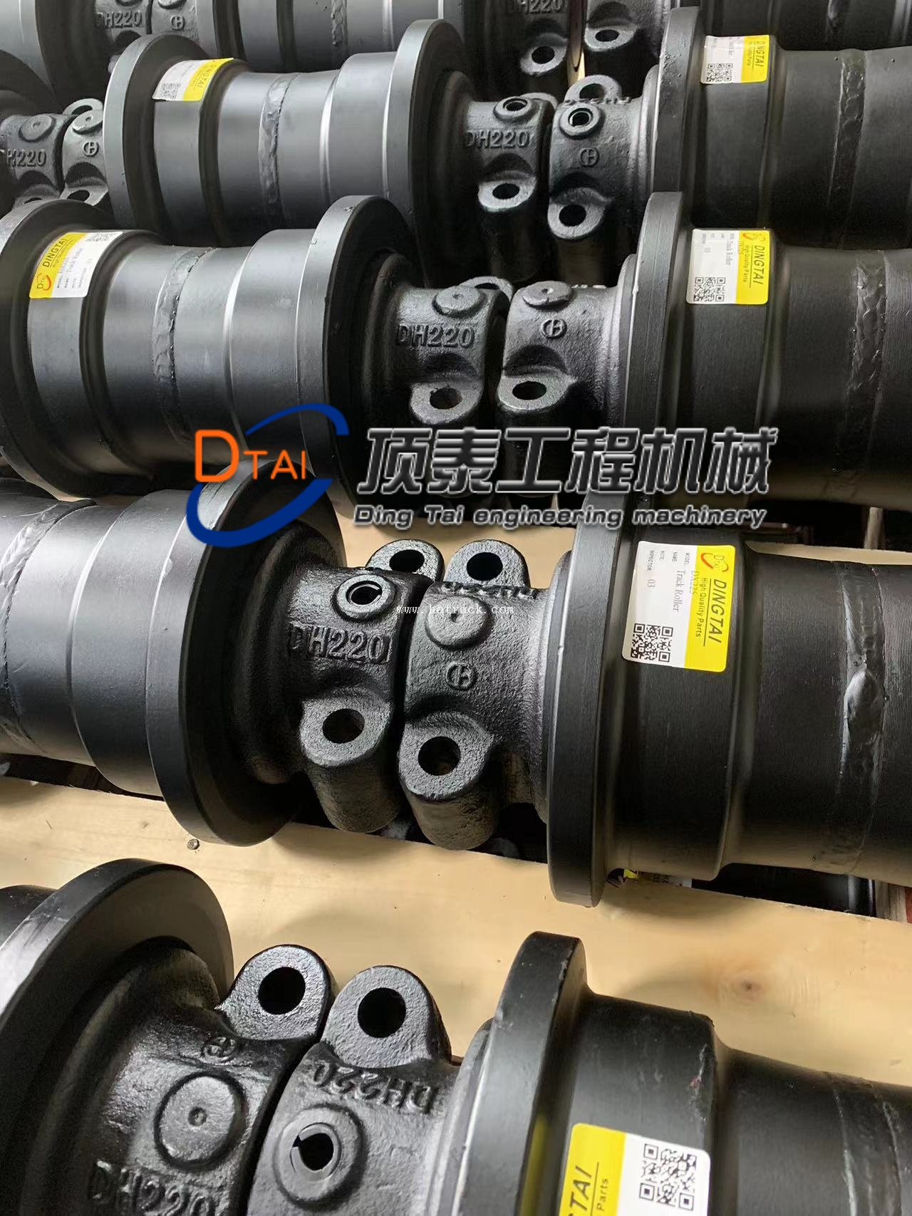 Excavator DX225 DH200 undercarriage parts Track roller/Bottom roller/Down roller factory price